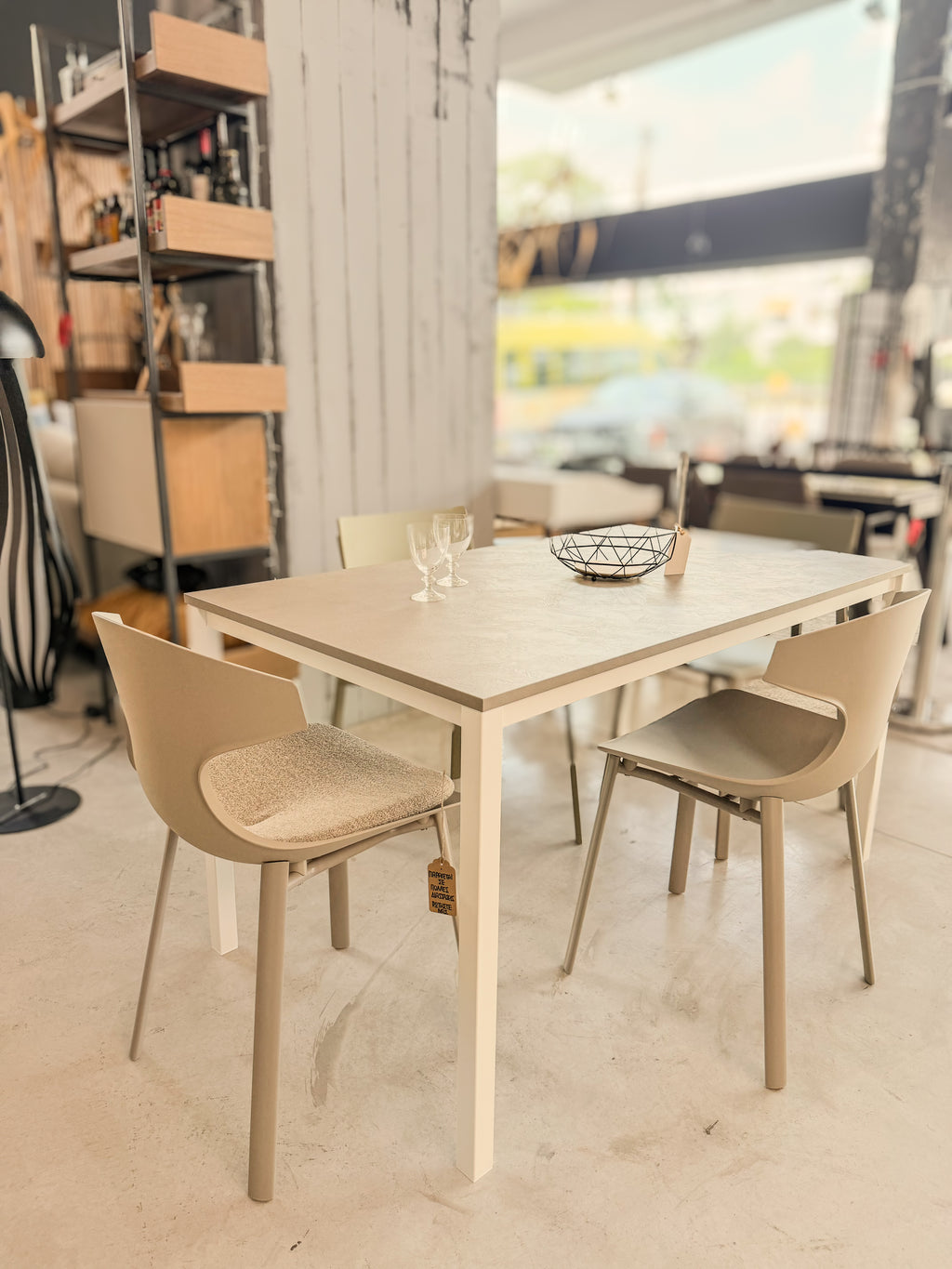 SMART Pointhouse / Extendable Table