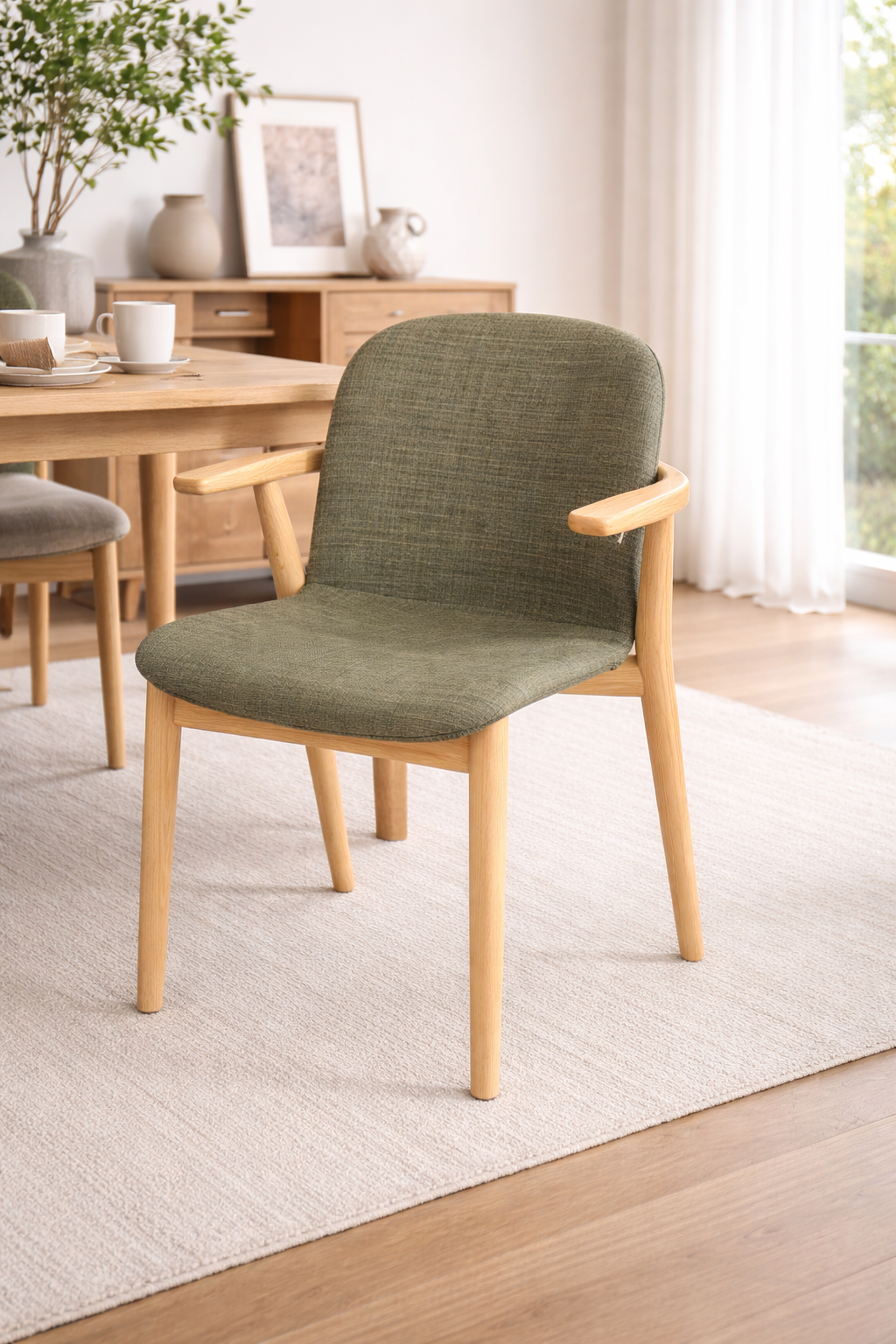 Relief chair with arms / Ξύλινη Καρέκλα με Μπράτσα