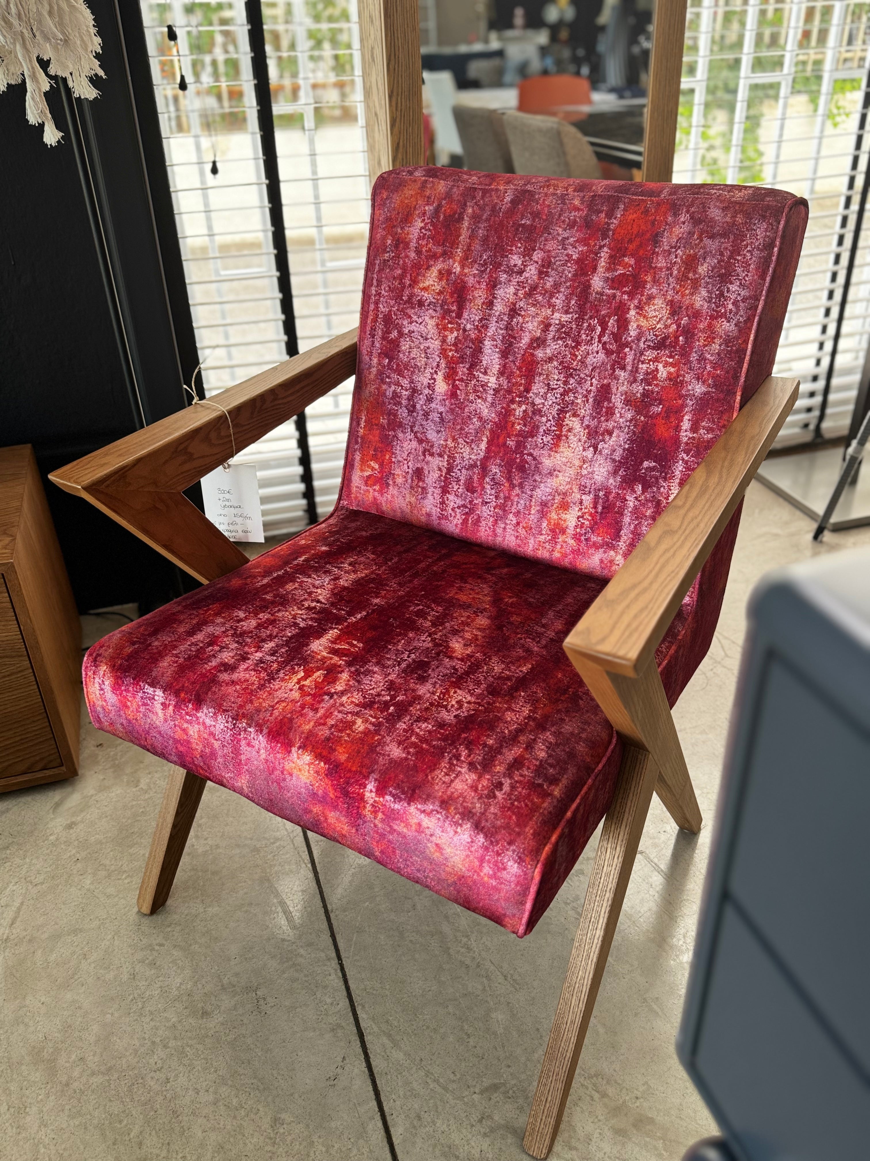 πολυθρόνα ύφασμα ξύλο δρυς στοκ προσφοράς