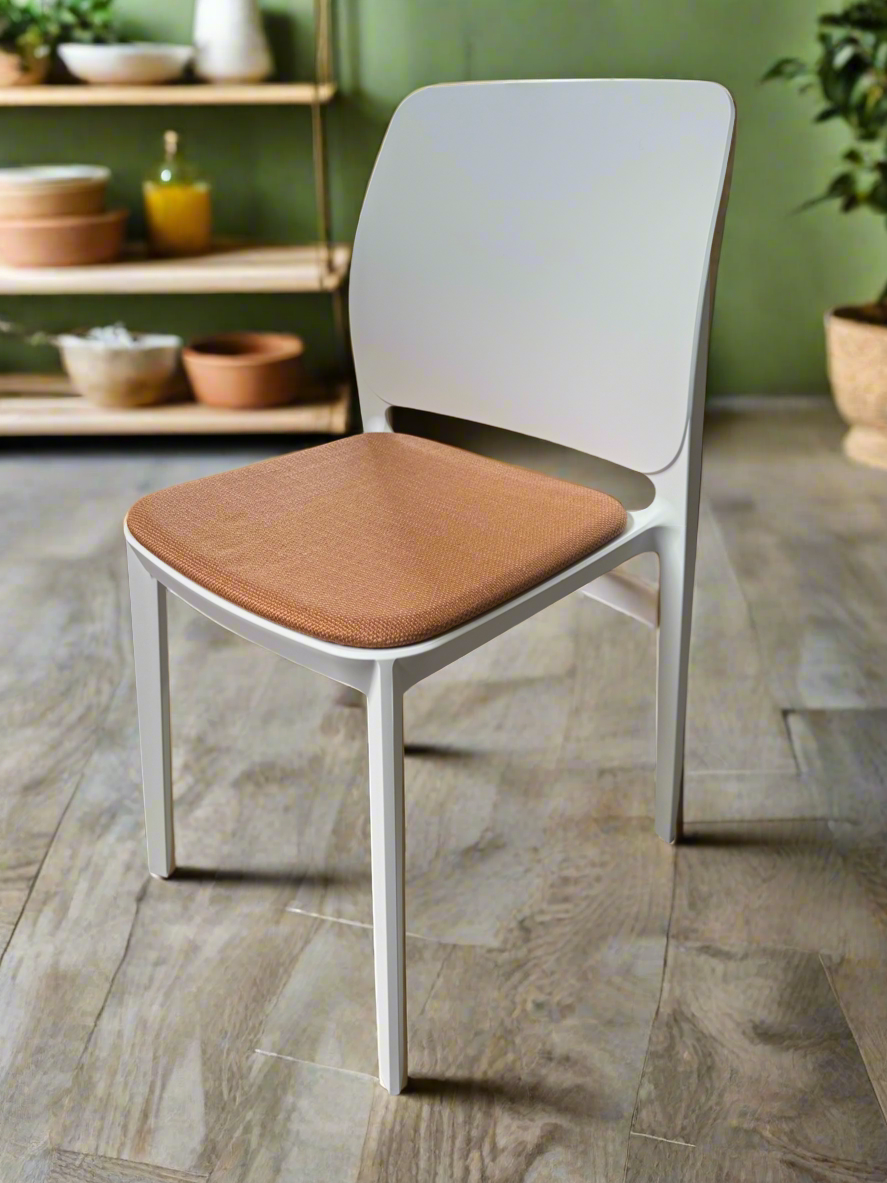 T!PA UPHOLSTERED Pointhouse Chair 4pcs