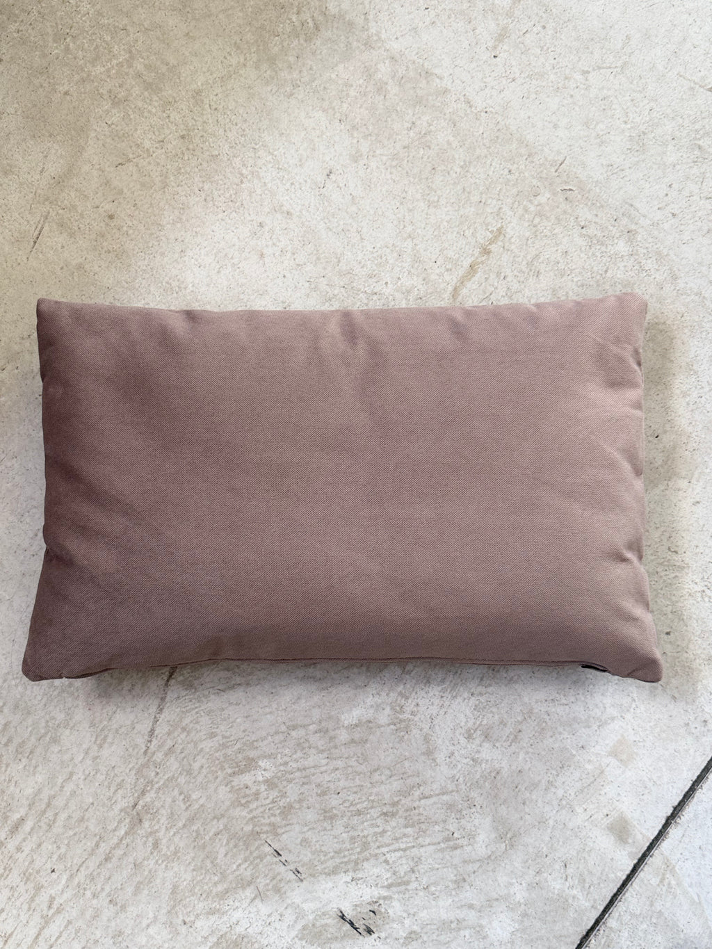 Cushion-A / Μακρόστενο λεπτό μαξιλάρι ντεκόρ