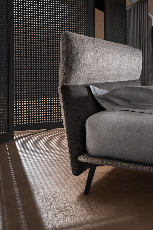 Dance / Ντυμένο Κρεβάτι