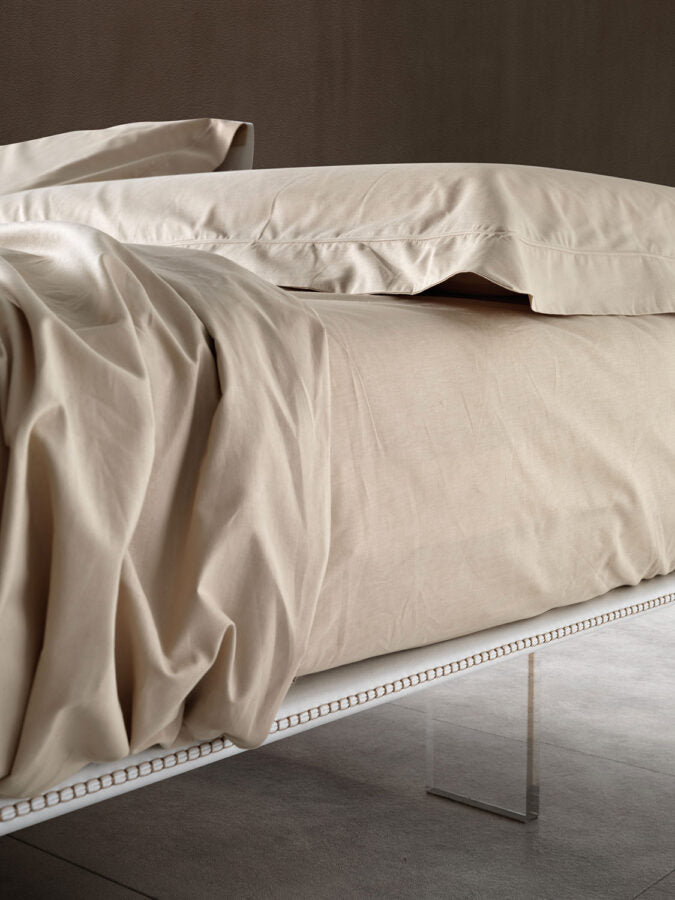 Διπλό ντυμένο κρεβάτι