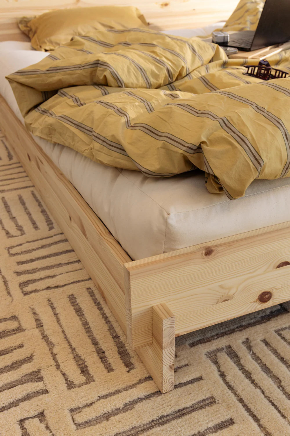 Latch Bed / Ξύλινο Κρεβάτι Karup