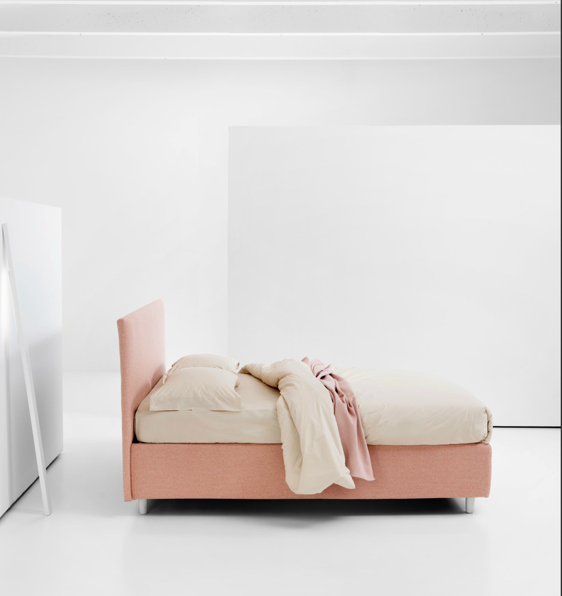 Plutone Bed / Ντυμένο κρεβάτι με αποθηκευτικό χώρο
