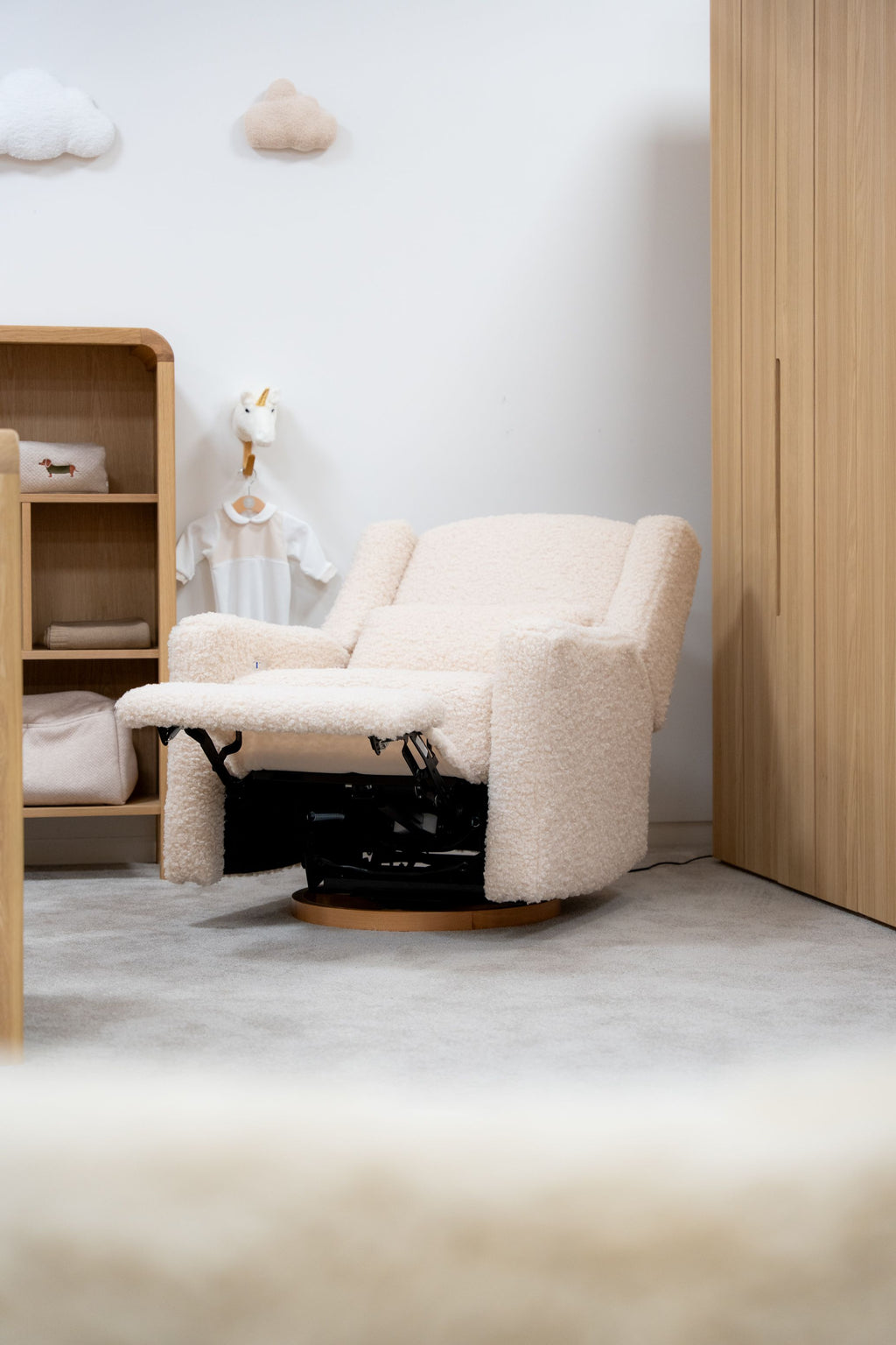 ROCKY electric recliner curly beige / Πολυθρόνα με ηλεκτρικό μηχανισμό ανάκλισης