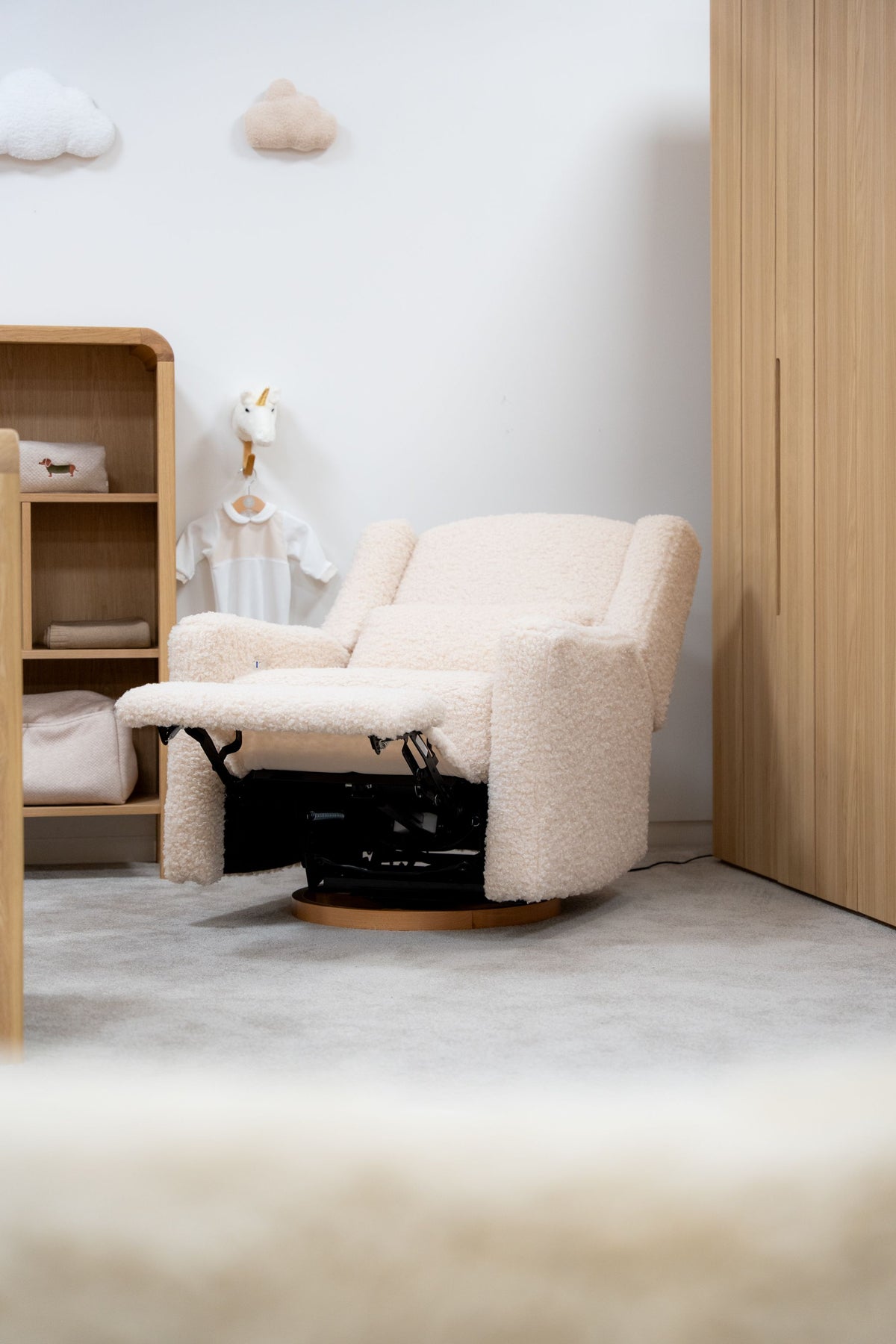 ROCKY electric recliner curly beige / Πολυθρόνα με ηλεκτρικό μηχανισμό ανάκλισης