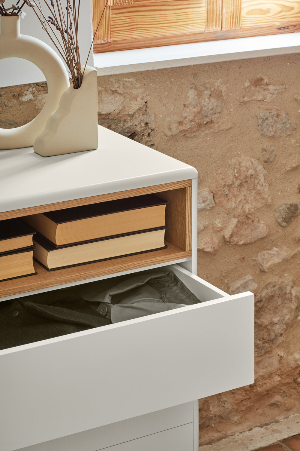 Ξύλινη συρταριέρα