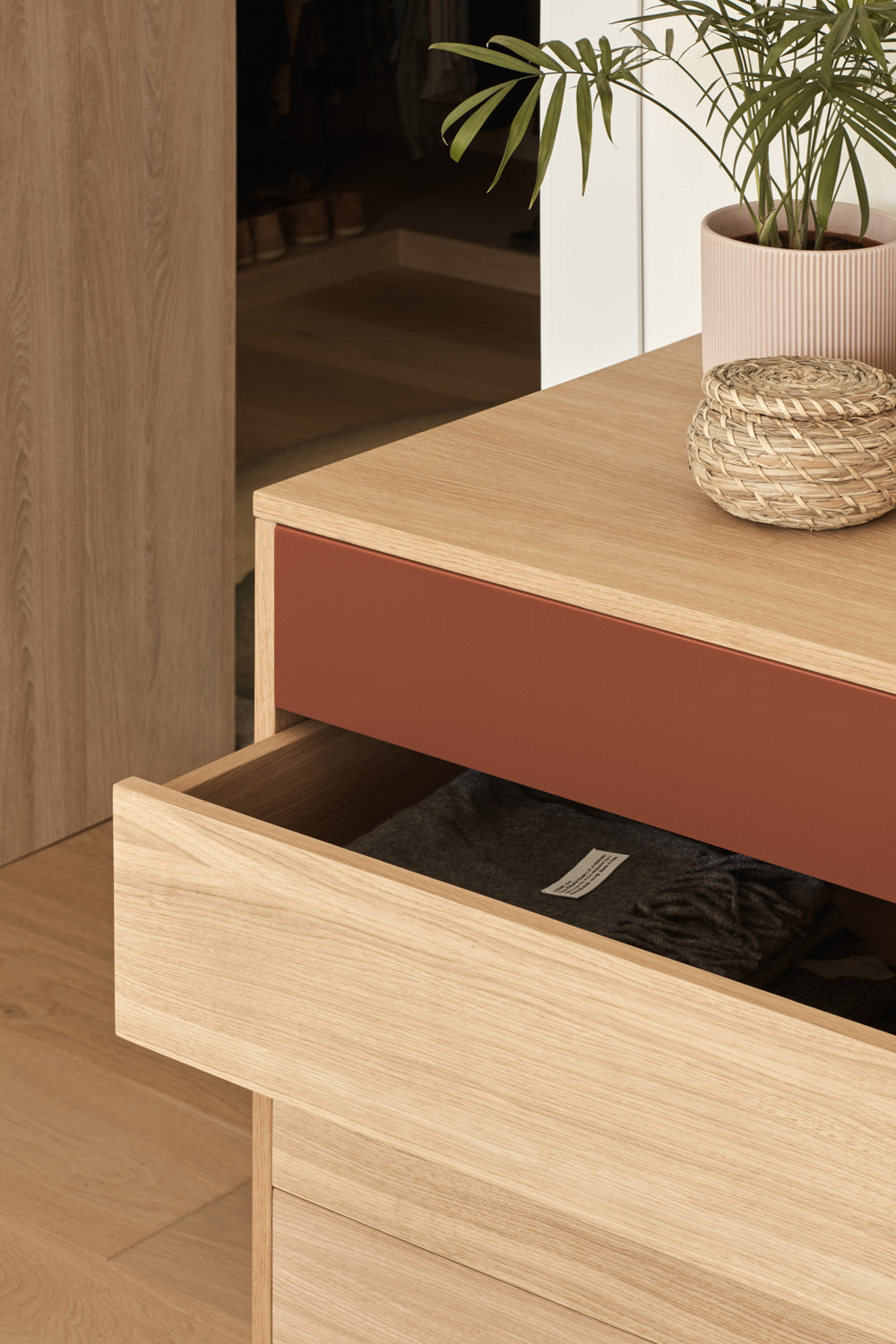 Ξύλινη συρταριέρα