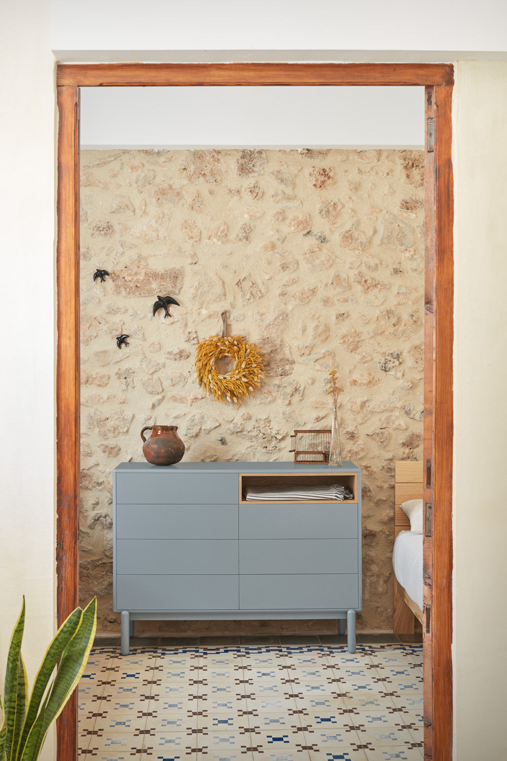 Ξύλινη συρταριέρα