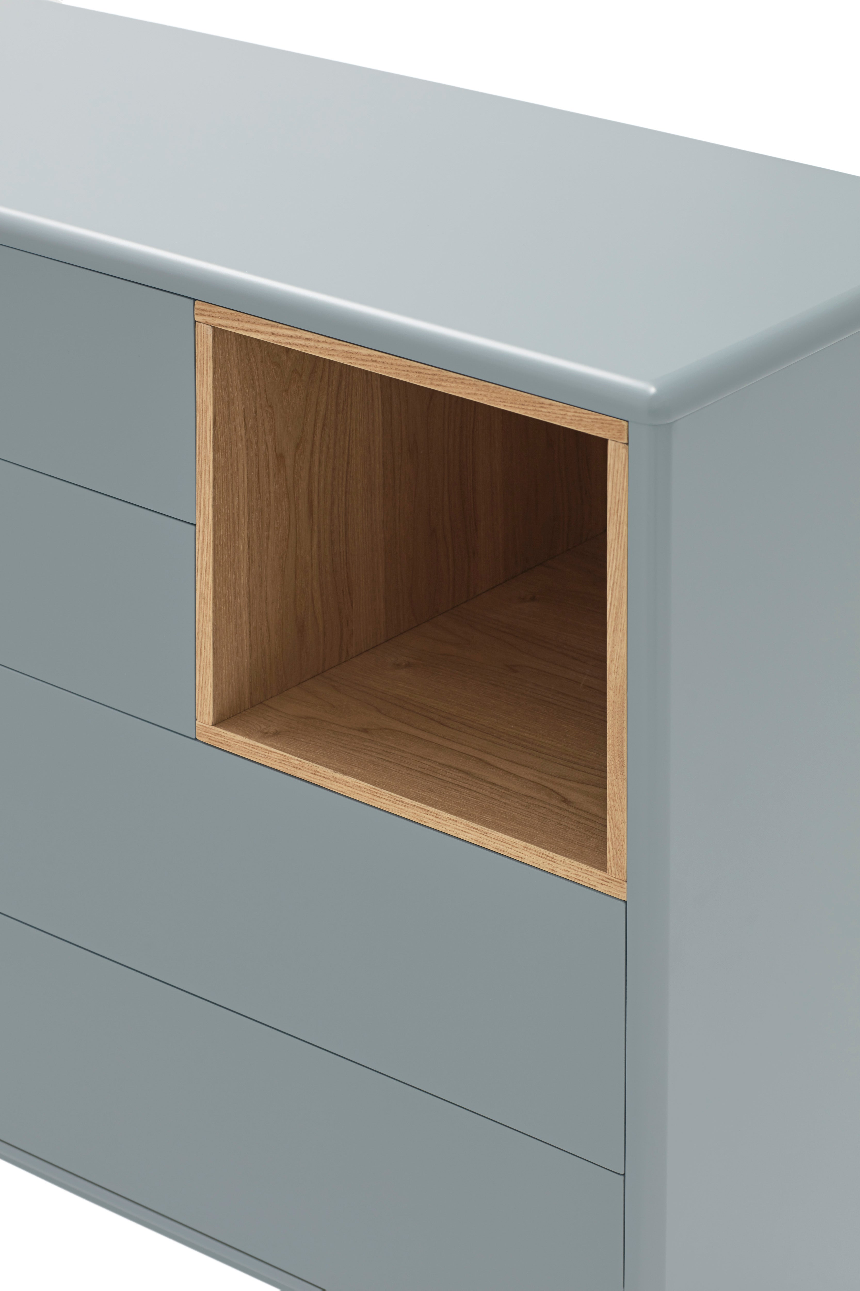 Ξύλινη συρταριέρα