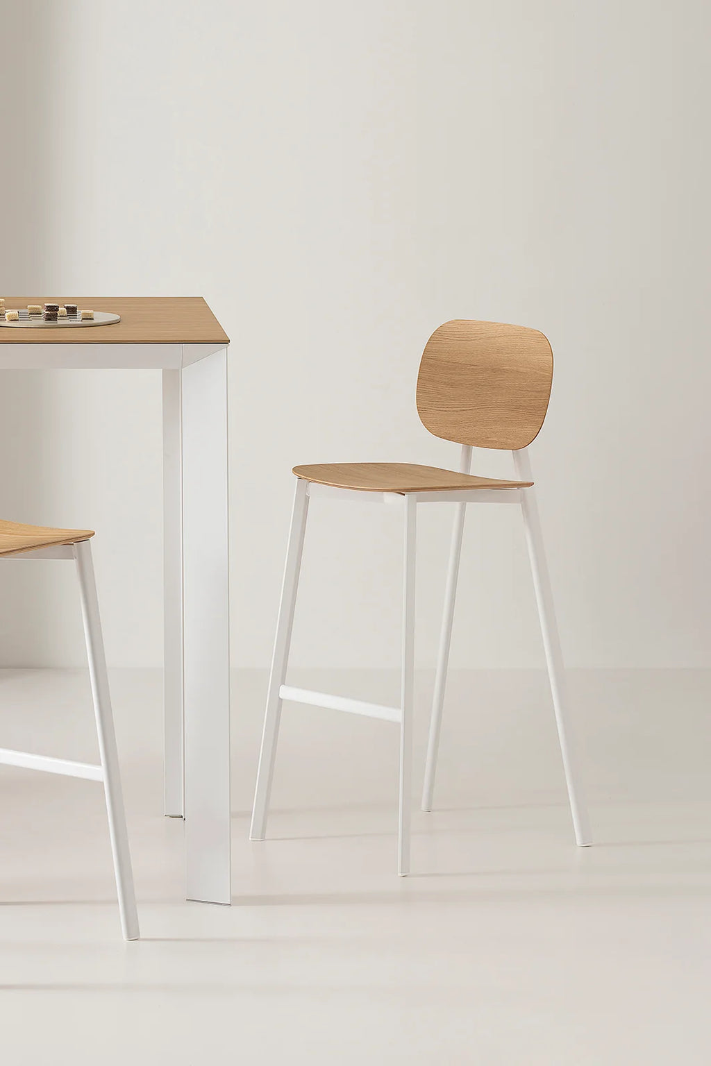 TATA ξύλινο σκαμπό νησίδας Pointhouse