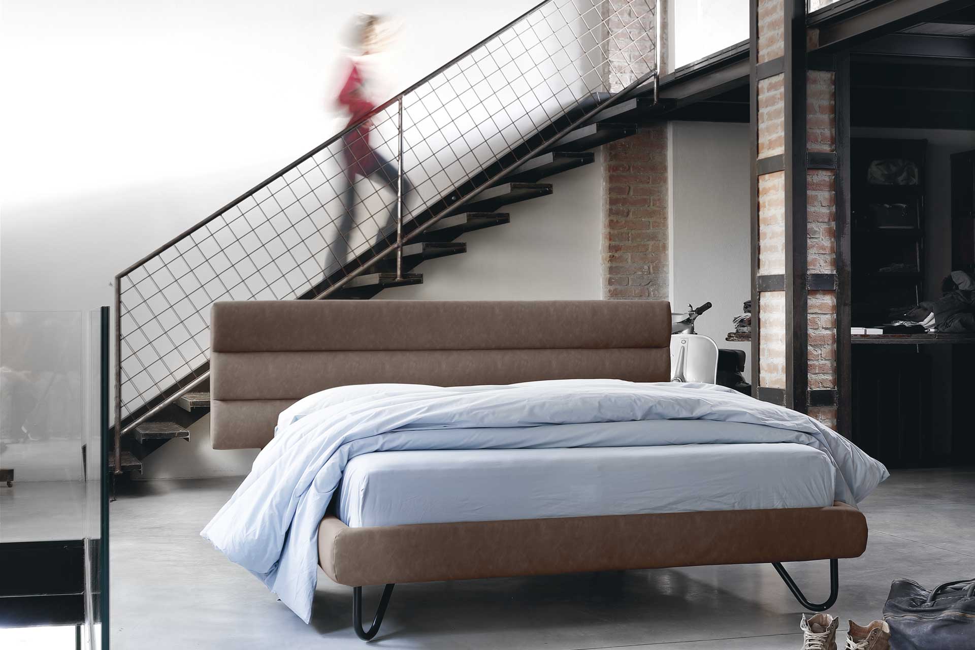 Διπλό ντυμένο κρεβάτι