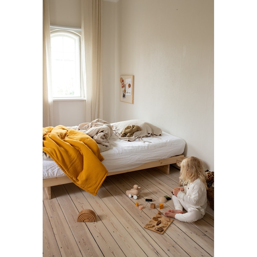 Ιαπωνικό ξύλινο κρεβάτι με συρτάρια