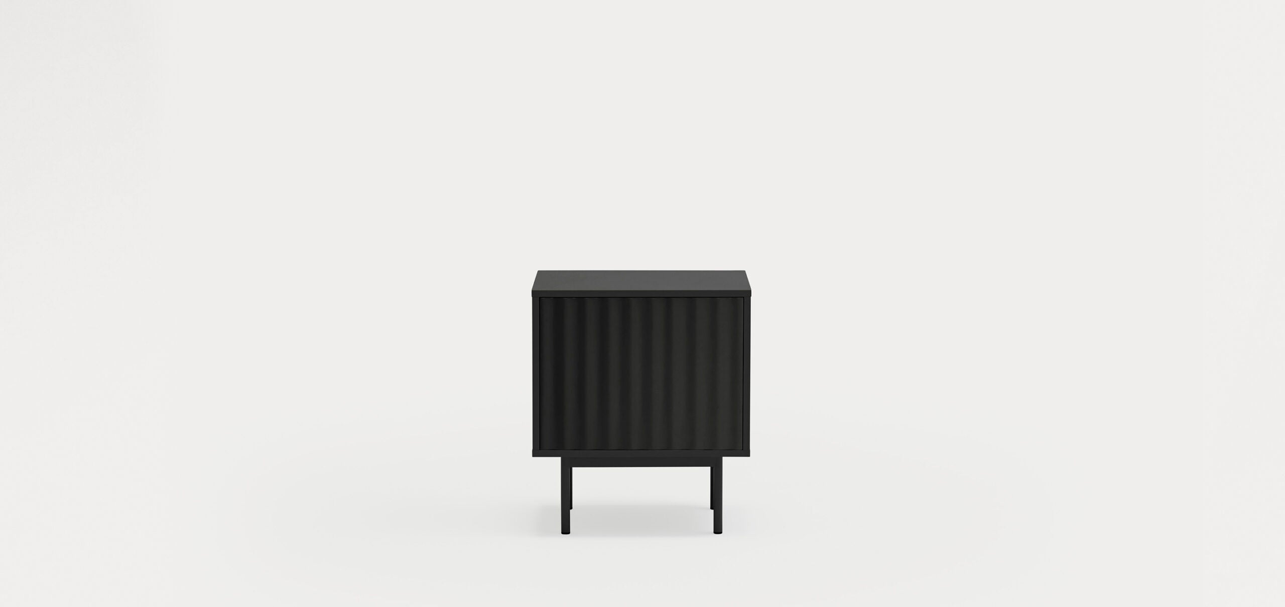 Ξύλινο κομοδίνο