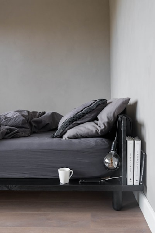 ξύλινο κρεβάτι